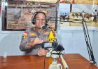 Lewat-Talk-Show-Radio,-Kapolres-Sumba-Timur-Ajak-Masyarakat-Manfaatkan-Layanan-110-dan-WA-Lapor-Pamapta