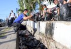 Sambut-Hari-Bhayangkara-ke-80,-Polres-Sumba-Timur-Bersihkan-Sampah-di-Pasar-Inpres-Matawai