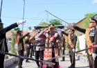 Tiba-di-Polres-Sumba-Timur,-AKBP-Nanang-Wahyudi-Disambut-Panggarang-Tau-dan-Pedang-Pora
