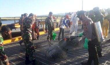 Posko-Gugus-Tugas-Percepatan-Penanganan-Covid-19-Sumba-Timur-Sterilisasi-Penumpang-Kapal-Feri