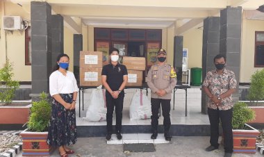 Kapolres-Serahkan-Bantuan-APD-Untuk-Tenaga-Medis-2-Rumah-Sakit--di-Sumba-Timur