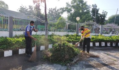 Jelang-Perayaan-Hari-Bhayangkara-ke-74,-Polres-Sumba-Timur-Bersih-bersih-Rumah-Ibadah