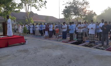 Terapakan-Protokol-Kesehatan,-Polres-Sumba-Timur-Gelar-Sholat-Idul-Adha