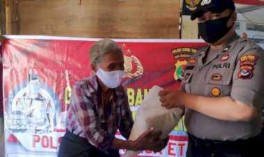 Salurkan-Bansos-Polri,-Kapolsek-Kahuanga-Eti-Ingatkan-Warga-Patuhi-Protokol-Kesehatan