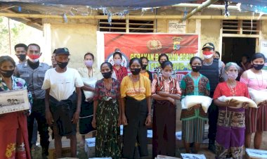 Selain-Bansos-Beras,-Polsek-Matawai-Lapawu-Beri-Pengobatan-Gratis-dan-Bantuan-Kepada-Pelajar