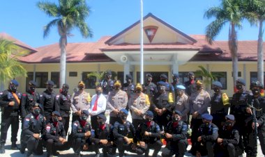 Kapolda-NTT-Irjen-Pol.-Drs.-Lotharia-Latif,-S.H.,-M.Hum-Kunjungi-Mako-Brimob-Subden-3-A-Pelopor-Polres-Sumba-Timur