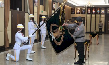 Jelang-HUT-Bhayangkara-1-Juli,-Polri-Gelar-Upacara-Pencucian-Pataka