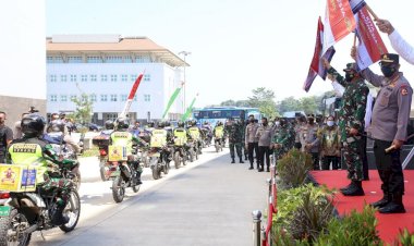Polri-Sebar-458-Ton-Beras-dan-15.000-Paket-Sembako-untuk-Masyarakat-Banten-Terdampak-PPKM-Darurat
