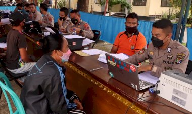 POLRES-SUMBA-TIMUR-CAIRKAN-DANA-BANTUAN-TUNAI-PEDAGANG-KAKI-LIMA-WARUNG-DAN-NELAYAN