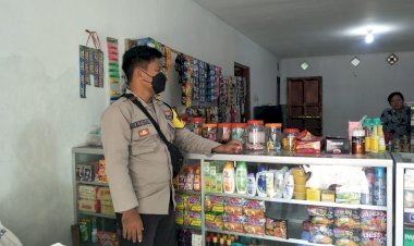 Bhabin-Lambanapu-Lakukan-Monitoring-Ketersediaan-Minyak-Goreng-Disejumlah-Kios