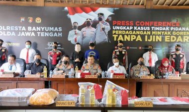 Polda-Jateng-Ungkap-Kasus-Peredaran-Minyak-Goreng-Kemasan-Tanpa-Ijin-Edar-di-Banyumas.-14-Ton-Barang-Bukti-Disita