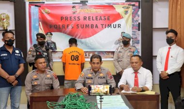 Kapolres-Sumba-Timur-Pimpin-Konferensi-Pers-Kasus-Curnak-di-Wilayah-Tabundung