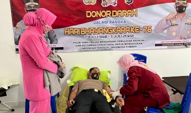 Dalam-Rangka-HUT-Bhayangkara-Ke-76,-Polres-Sumba-Timur-Laksanakan-Bakti-Kesehatan-Donor-Darah