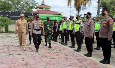 Siap-Amankan-Malam-Pergantian-Tahun,-Polres-Sumba-Timur-Gelar-Apel-Kesiapan