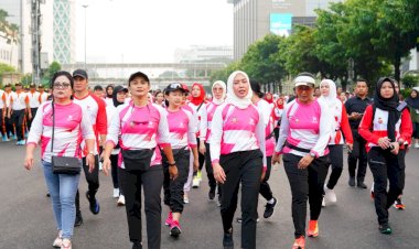 Fun-Walk-dengan-Lintas-Elemen,-Kapolri-Gaungkan-Jaga-Persatuan-Kesatuan-Bangsa