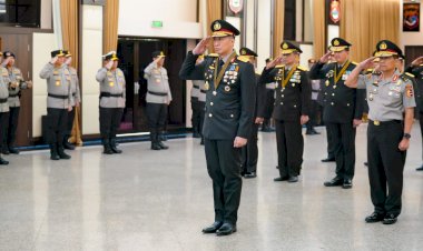 Kapolri-Sematkan-Tanda-Kehormatan-Bintang-Bhayangkara-Pratama-ke-22-Pati-Polri