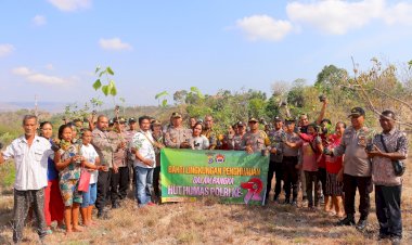 Sambut-HUT-Humas-Polri-Ke-72,-Polres-Sumba-Timur-Laksanakan-Bakti-Lingkungan-Penghijauan.