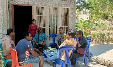 Sambangi-Warga,-Bripka-Jitro-Sampaikan-Jaga-Kamtibmas-Jelang-Pemilu-2024