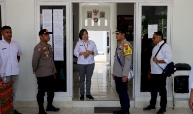 Kapolres-Sumba-Timur,-Pimpin-Anggota-Patroli-Cipta-Kondisi-Operasi-Mantap-Brata-Turangga-2023-2024.