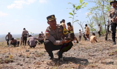 Dari-Patung-Kuda-Batas-Kota-Waingapu,-Puluhan-Personil-Polres-Sumba-Timur-Lakukan-Beberapa-Kegiatan.