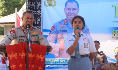 Safari-Kamtibmas-Ke-SMA-N-2-Waingapu,-Kapolda-NTT-Berikan-Motofasi-dan-Inpirasi-Kepada-Para-Siswa.