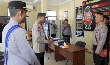 Kunker-Hari-Ke-2,-Kapolda-NTT-Lakukan-Pengecekan-Sentral-Pelayanan-Publik-Di-Polres-Sumba-Timur.