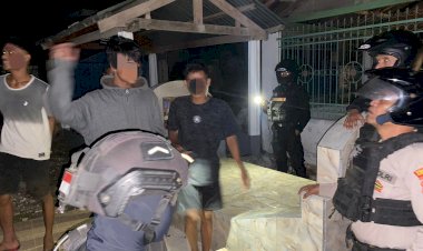 Lewat-Patroli-Dialogis,-Satuan-Samapta-Polres-Sumba-Timur-Jalin-Komunikasi-Dengan-Masyarakat