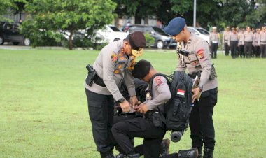 Pastikan-Pemilu-2024-Berjalan-Aman-dan-Lancar,-Kapolda-NTT-Geser-Ratusan-Anggotanya-BKO-Sembilan-Polres-Amankan-TPS.