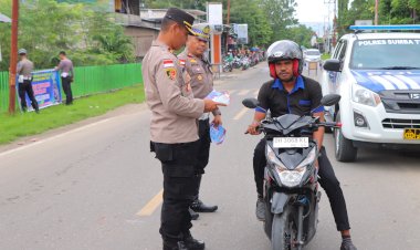 Wakapolres-Sumba-Timur-Pantau-Langsung-Pelaksanaan-Operasi-Keselamatan-Turangga-2024-Hari-Ke-11