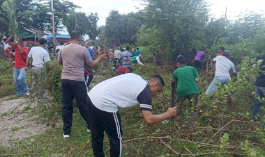 Personil-Polres-Sumba-Timur-Ikut-Giat-Jumat-Bersih-Penanggulangan-DBD-Di-Sumba-Timur.