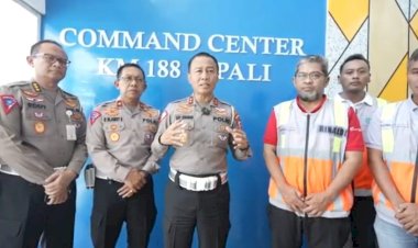 Tinjau-Command-Center,-Kakorlantas-Pastikan-Pengamanan-Operasi-Ketupat-Terkoordinasi