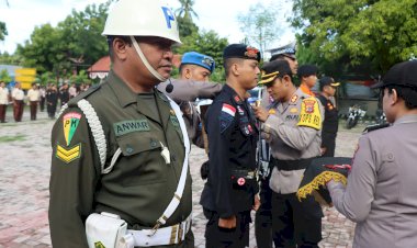 Cek-Kesiapan-Pengamanan-Hari-Raya-Idul-Fitri-1445-H,-Polres-Sumba-Timur-Laksanakan-Apel-Gelar-Pasukan.