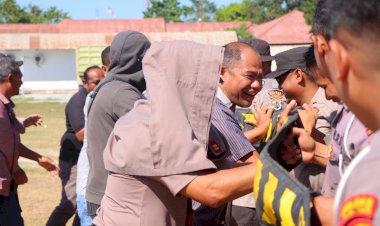 Persiapan-Pengamanan-Pemilukada-2024,-Polres-Sumba-Timur-Gelar-Latihan-Di-Lapangan-Karinding.
