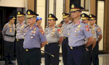 Kapolri-Pimpin-Kenaikan-Pangkat-16-Pati-Polri.
