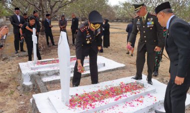 Kapolres-Sumba-Timur-Hadiri-Ziarah-Makam-Peringati-HUT-RI-Ke-79