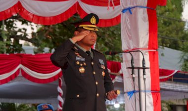 AKBP-E.-Jacky-T.-Umbu-Kaledi,-Jadi-Irup-Penurunan-Bendera-HUT-RI-Ke-79-Di-Sumba-Timur.