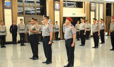 Kapolri-Naikkan-Pangkat-12-Pati-Polri,-Kapolda-Papua-Mathius-Fakhiri-Jadi-Komjen.