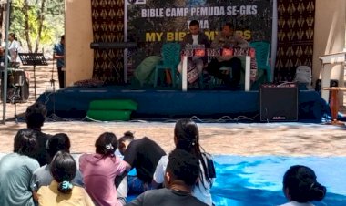 Kasat-Binmas-Jadi-Narasumber-di-Bible-Camp-Pemuda-GKS-Se-Sumba