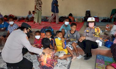 Polres-Sikka-Gelar-Pemeriksaan-Kesehatan-untuk-Pengungsi-Erupsi-Lewotobi-di-Wilayah-Kec.-Waigete