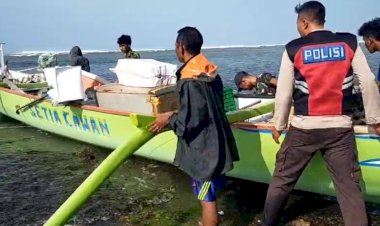 Polri-Aktif-Hadir-di-Pulau-Terluar-Salura:-Berikan-Himbauan-Keselamatan-Cuaca-kepada-Nelayan