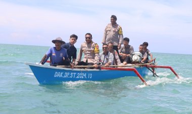 Kapolres-Sumba-Timur-Bersama-Pemerintah-Desa-Kabaru-Lakukan-Patroli-di-Perairan-Laut-Pulau-Nusa