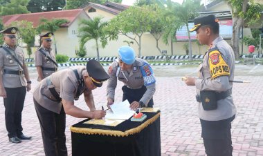 Tiga-Kapolsek-Polres-Sumba-Timur-Alami-Pergantian-Jabatan,-Kapolres-Sumba-Timur-Pimpin-Sertijab