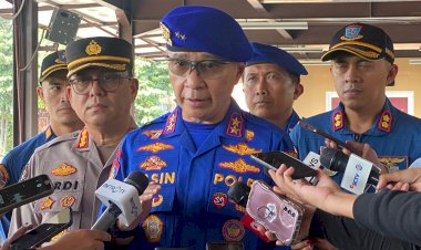 Polri-Turun-Tangan-Bantu-Evakuasi-dan-Penanganan-Banjir-di-Jabodetabek