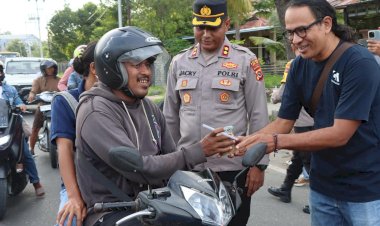 Wujud-Polri-Untuk-Masyarakat,-Polres-Sumba-Timur-Laksanakan-Pembagian-Takjil-dan-Buka-Puasa-Bersama-Media