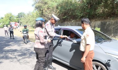 Wujudkan-Sumba-Timur-Aman-dan-Tertib-Berlalu-Lintas,-Polres-Sumba-Timur-Gandeng-Instansi-Terkait-dalam-Operasi-Patuh-Turangga-2025