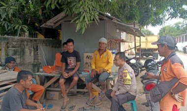 Bhabinkamtibmas-Kambajawa-Sambangi-Warga,-Sampaikan-Imbauan-Kamtibmas-dan-Waspada-Hoaks