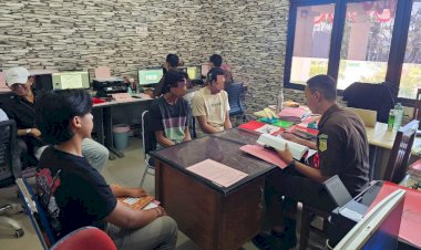 Berkas-Perkara-Dinyatakan-Lengkap,-Polsek-Lewa-Serahkan-Tersangka-Pencurian-ke-JPU