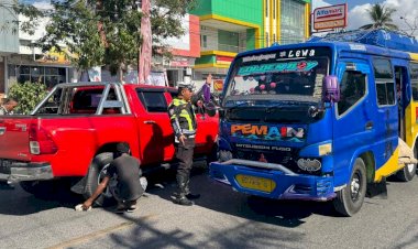 Mobil-Warga-Mogok-di-Waingapu,-Polantas-Turun-Tangan-Urai-Kemacetan