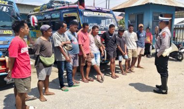 Cegah-Kecelakaan,-Kanit-Kamsel-Polres-Sumba-Timur-Gencarkan-Edukasi-Lalu-Lintas