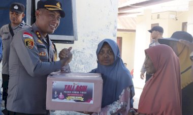 Kunjungi-Pulau-Perbatasan,-Kapolres-Sumba-Timur-Salurkan-Tali-Asih-Kapolda-NTT